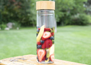 ORIGIN Fruit and Tea Infuser Borosilicate Glass Water Bottle with Neoprene Sleeve and Bamboo Lid, Double Mesh Filter, Travel Tumbler 20oz